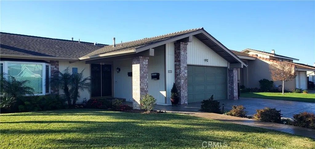 Photo of 8722 Larkport Drive, Huntington Beach, CA 92646 (MLS # OC25243138)