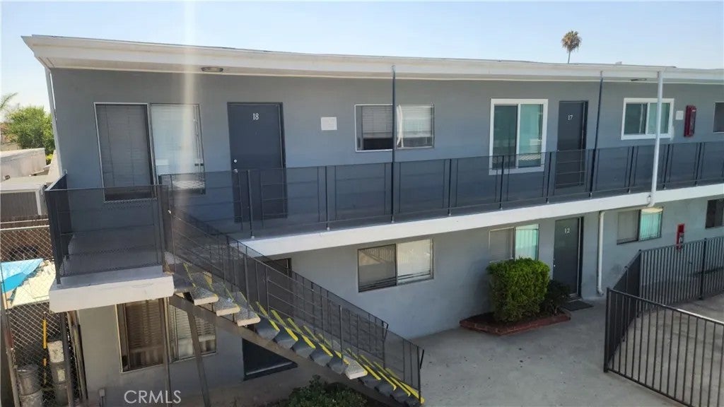 5029 Santa Ana