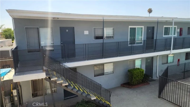 5029 Santa Ana