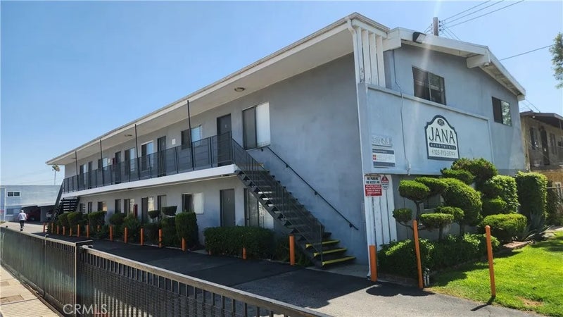 5029 Santa Ana