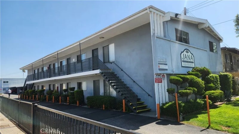 5029 Santa Ana
