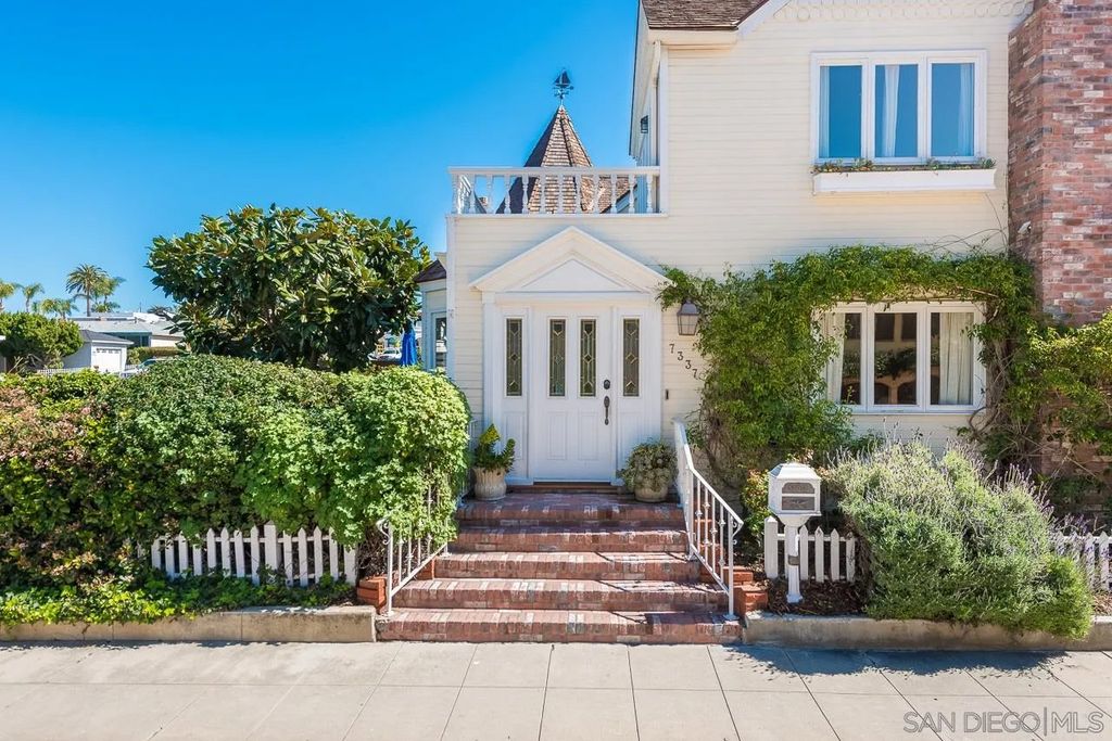 Photo of 7337 Olivetas Ave, La Jolla, CA 92037 (MLS # 2600316)