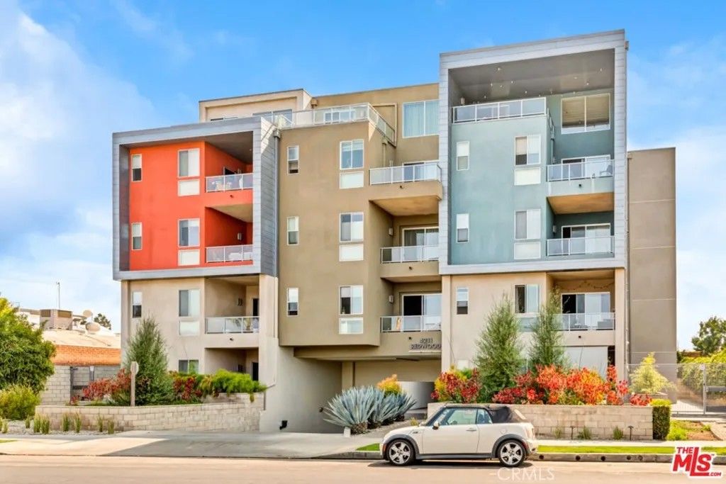 Photo of 4211 Redwood Avenue #305, Los Angeles, CA 90066 (MLS # SB26008041)