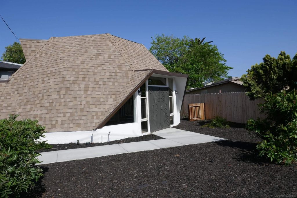 Photo of 1015 Oro St, El Cajon, CA 92021 (MLS # 250044829)