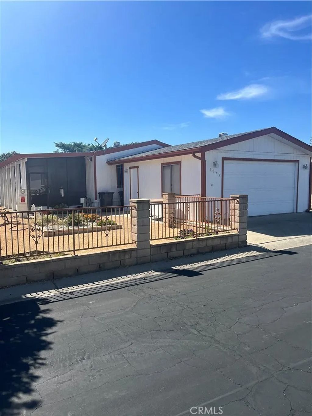 Photo of 1275 Bishop Dr, Hemet, CA 92545 (MLS # SW26093627)