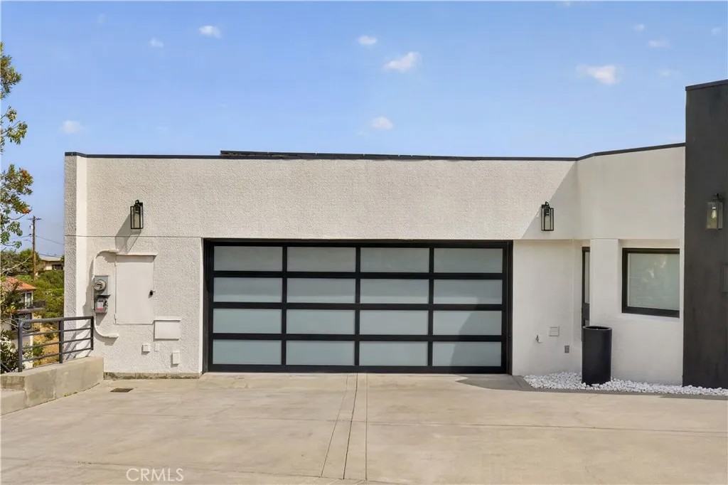 1562 Glen Oaks