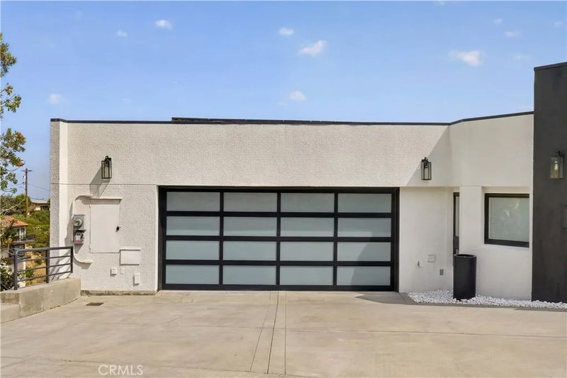 1562 Glen Oaks