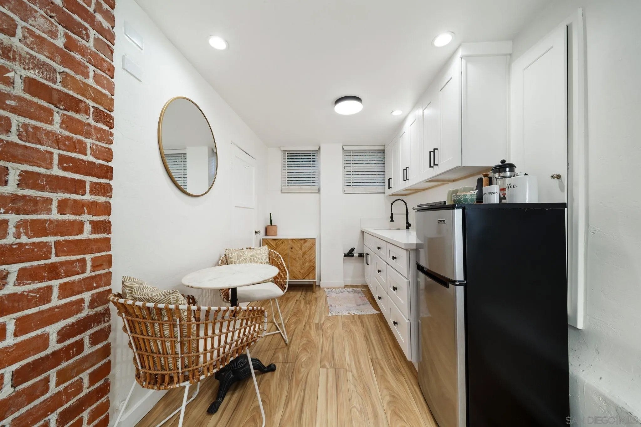 2154-B Union St