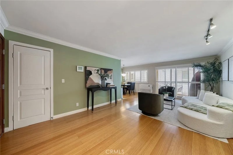 1154 S Barrington Avenue 213