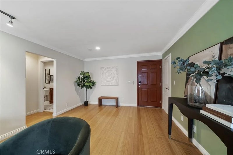 1154 S Barrington Avenue 213