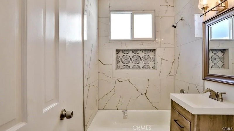 1877 S Cloverdale