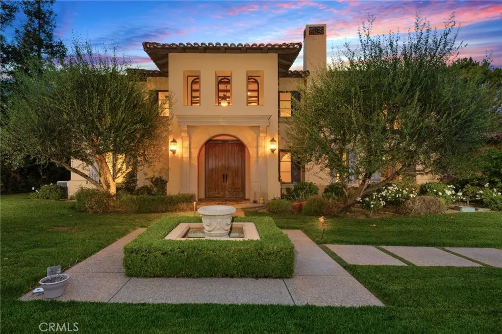 1417 Royal Oaks
