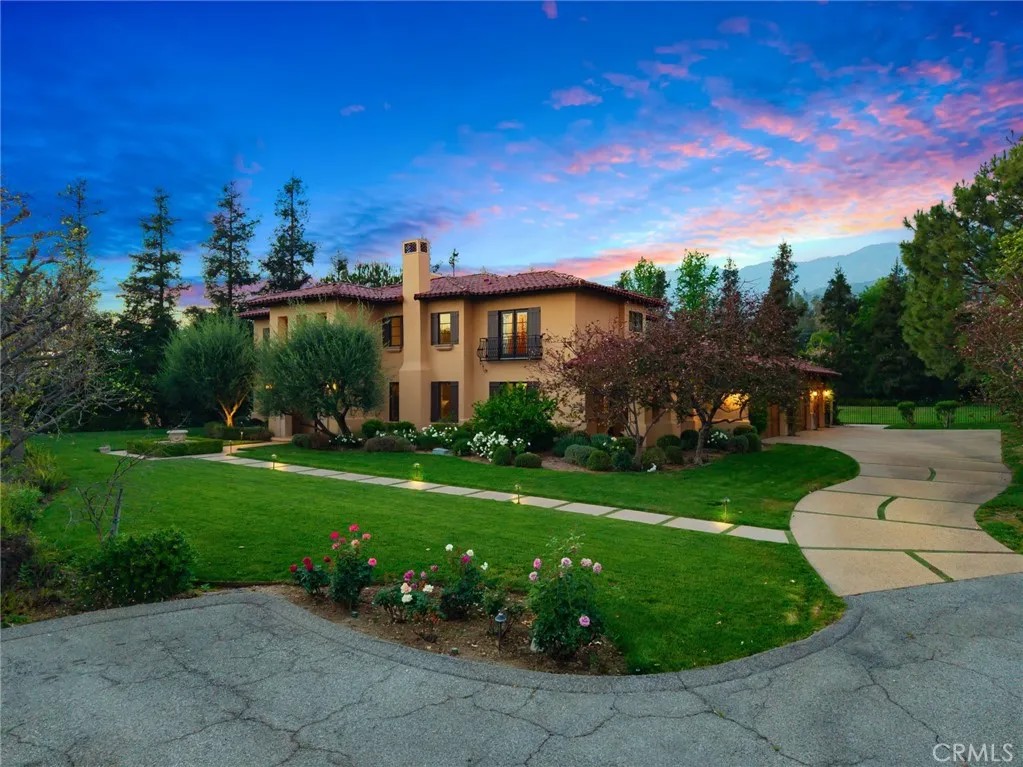 1417 Royal Oaks