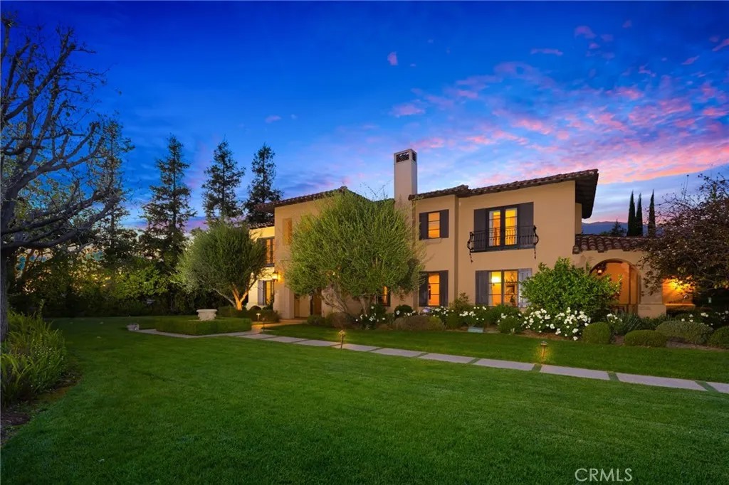 1417 Royal Oaks