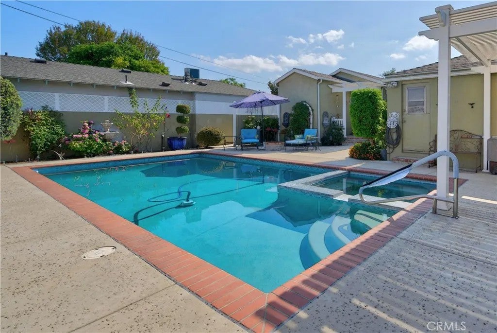 1426 N Buena Vista