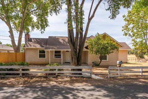 Photo of 5 Gurnsey Avenue, Red Bluff, CA 96080 (MLS # 20250686)
