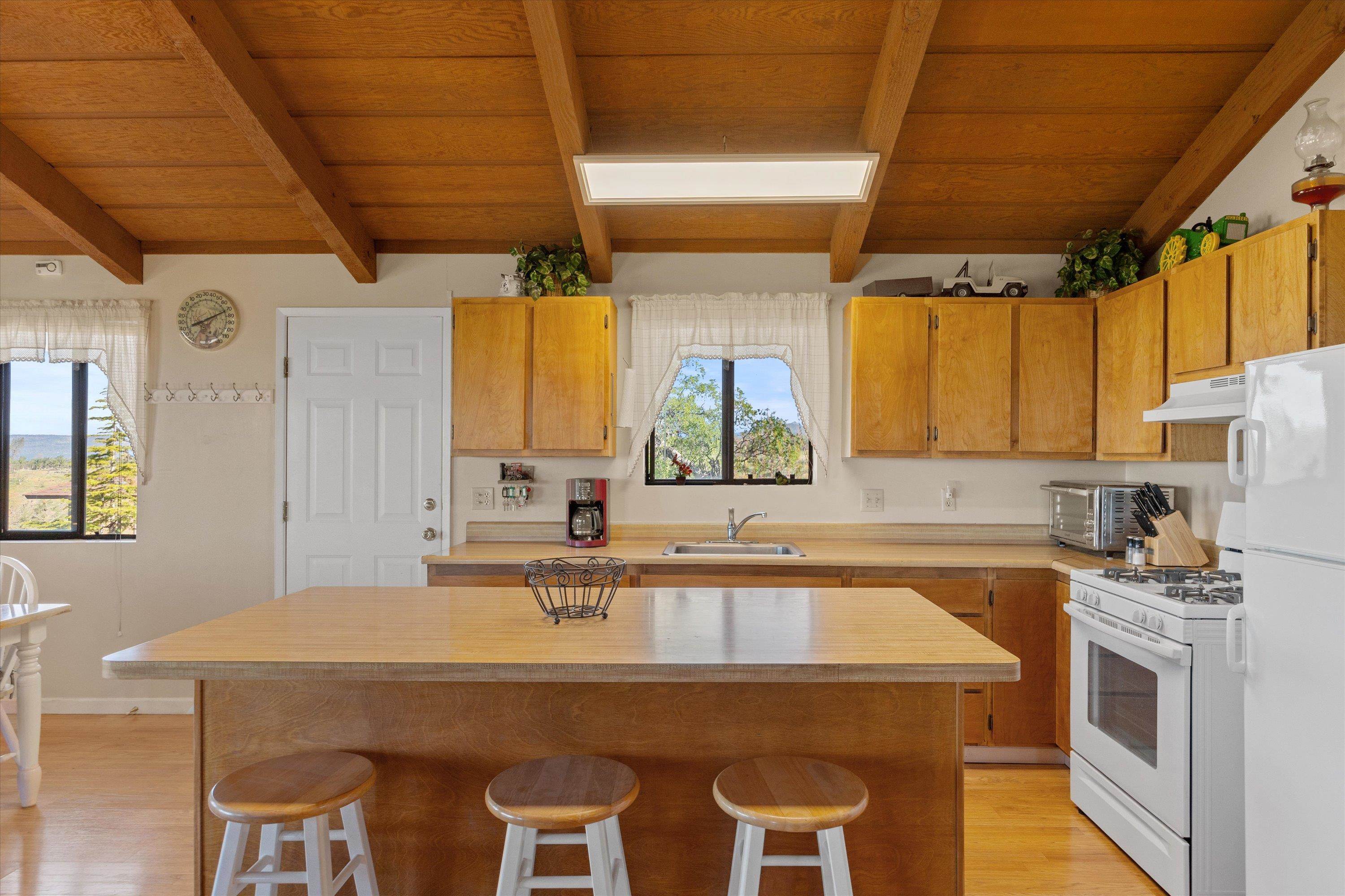 Paynes Creek, California, 96075, United States, 3 Bedrooms Bedrooms, ,2 BathroomsBathrooms,Residential,Active,2031781