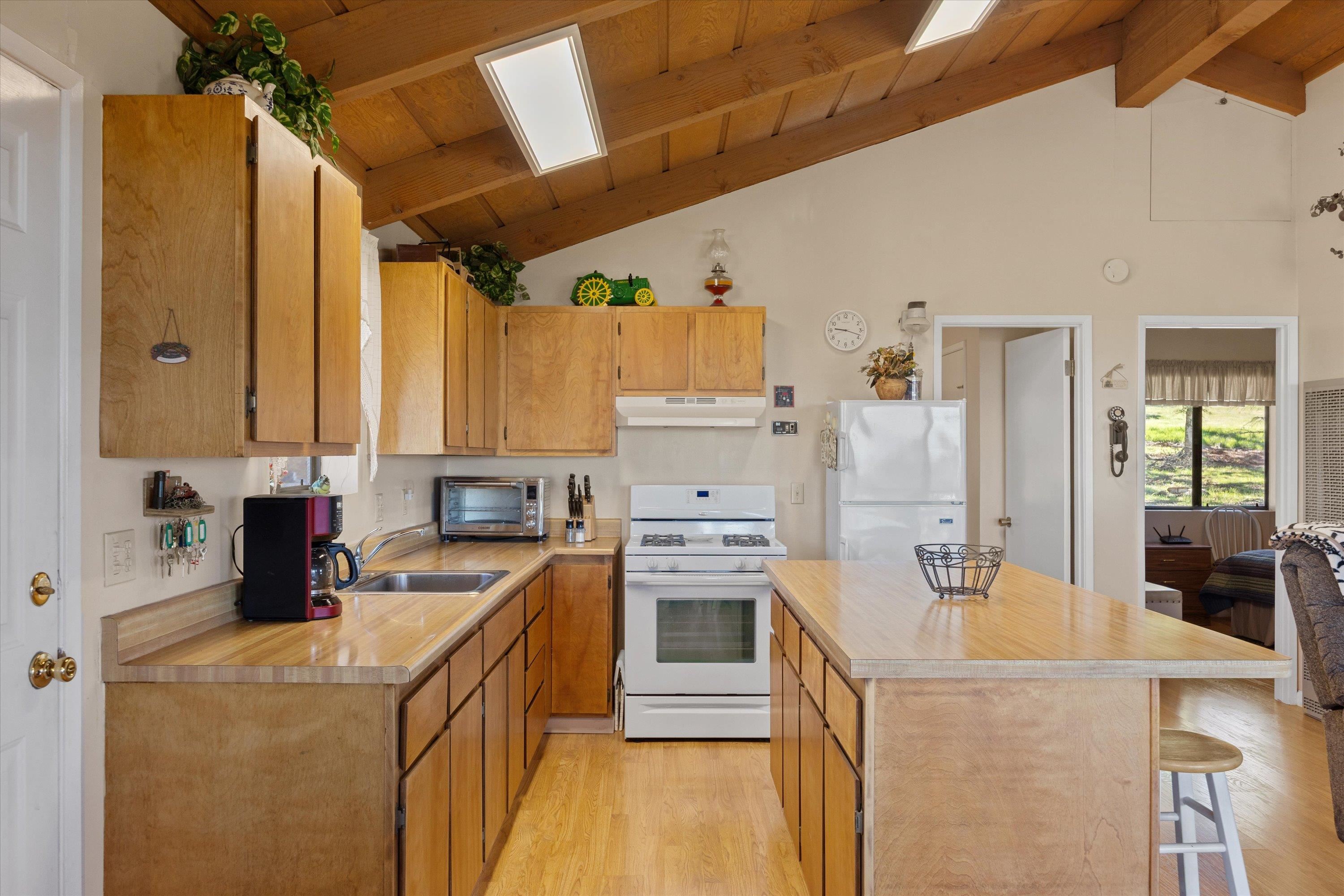 Paynes Creek, California, 96075, United States, 3 Bedrooms Bedrooms, ,2 BathroomsBathrooms,Residential,Active,2031781