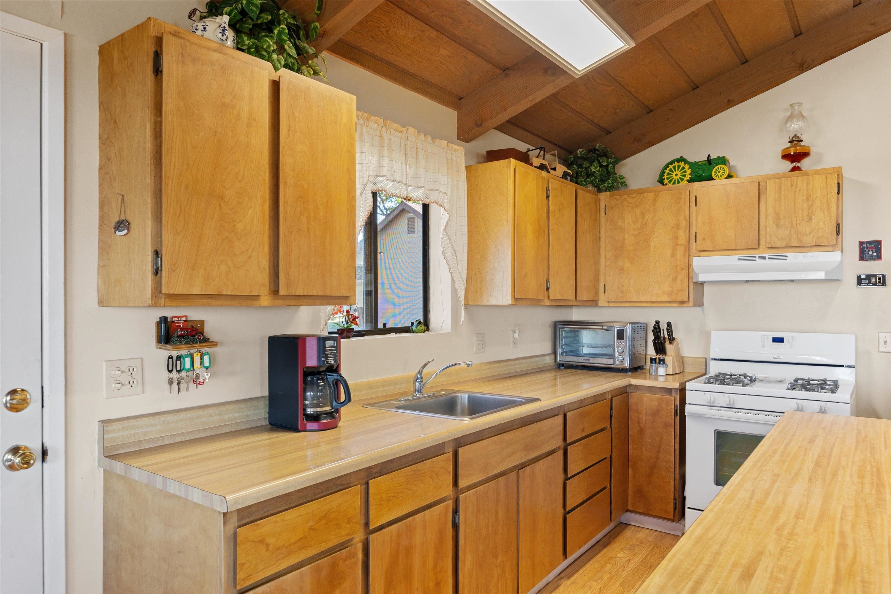 Paynes Creek, California, 96075, United States, 3 Bedrooms Bedrooms, ,2 BathroomsBathrooms,Residential,Active,2031781