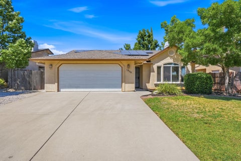 Photo of 1450 Donita Drive, Red Bluff, CA 96080 (MLS # 20260944)