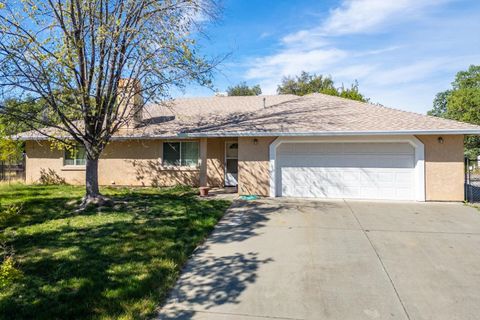 Photo of 14978 Oak Knoll Drive, Red Bluff, CA 96080 (MLS # 20260374)