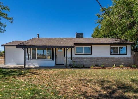 Photo of 21618 Sacramento Avenue, Red Bluff, CA 96080 (MLS # 20261062)