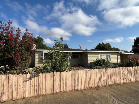 Photo of 1530 Elva Avenue, Red Bluff, CA 96080 (MLS # 20250726)