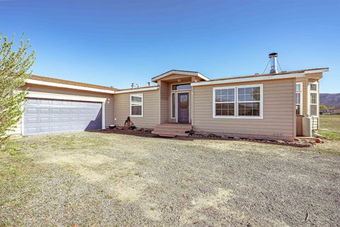 Photo of 714 Sears Road, Janesville, CA 96114 (MLS # 20260414)
