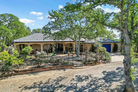 Photo of 13440 Roper Dr, Red Bluff, CA 96080 (MLS # 20260380)