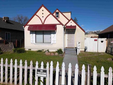 Photo of 1426 Lincoln Street, Red Bluff, CA 96080 (MLS # 20260250)
