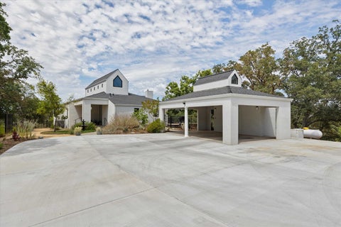 Photo of 14530 Oak Meadow Drive, Red Bluff, CA 96080 (MLS # 20260994)