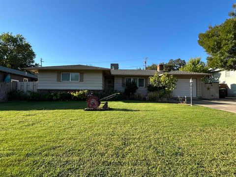 Photo of 246 Walton Avenue, Red Bluff, CA 96080 (MLS # 20250703)