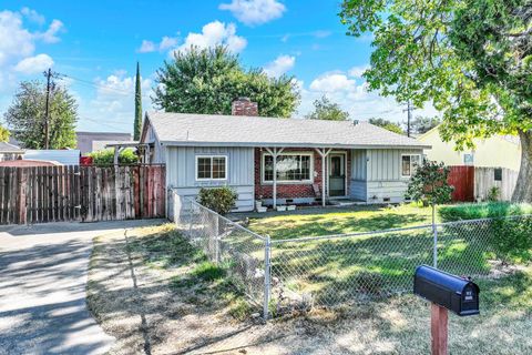Photo of 710 Center Avenue, Red Bluff, CA 96080 (MLS # 20250710)