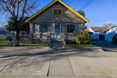 Photo of 734 Douglas Street, Red Bluff, CA 96080 (MLS # 20260052)