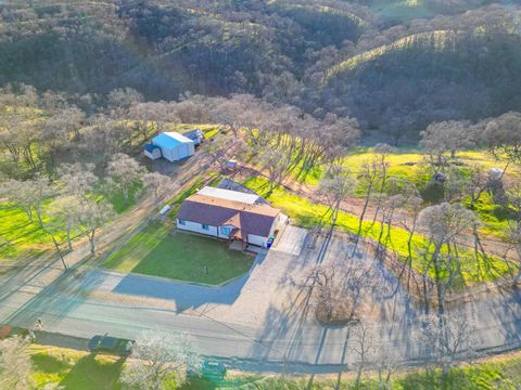 Photo of 15775 Skyline Drive, Red Bluff, CA 96080 (MLS # 20260375)