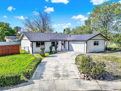 Photo of 1470 Franzel Circle, Red Bluff, CA 96080 (MLS # 20260428)