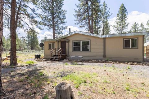 Photo of 686 Hemlock Way, Susanville, CA 96130 (MLS # 20260531)