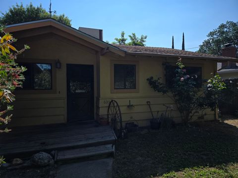 Photo of 635 Armstrong Court, Red Bluff, CA 96080 (MLS # 20260581)