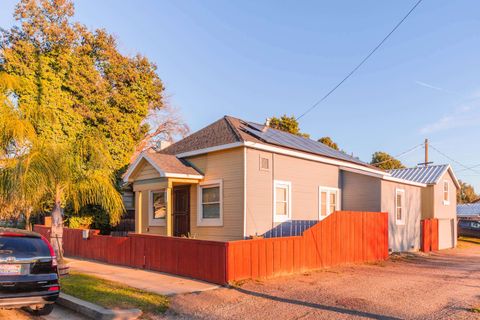 Photo of 927 Cedar Street, Red Bluff, CA 96080 (MLS # 20260104)