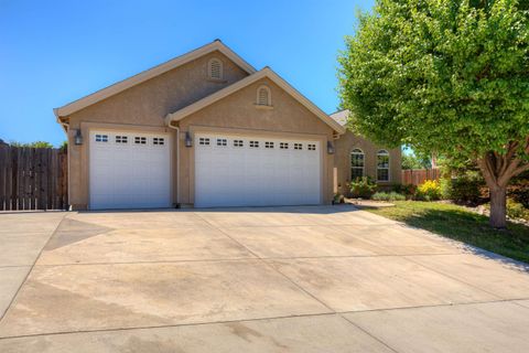 Photo of 1935 Tarmac Rd, Redding, CA 96003 (MLS # 20260638)