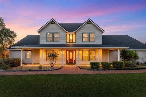 Photo of 15125 Kobbuntie Court, Red Bluff, CA 96080 (MLS # 20260319)