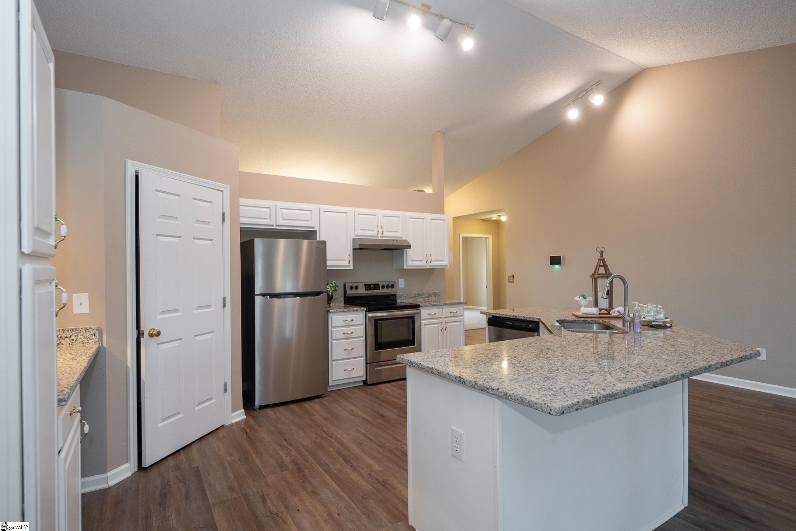 Greer, South Carolina 29650, United States, 3 Bedrooms Bedrooms, ,2 BathroomsBathrooms,Residential,Contingent,14698