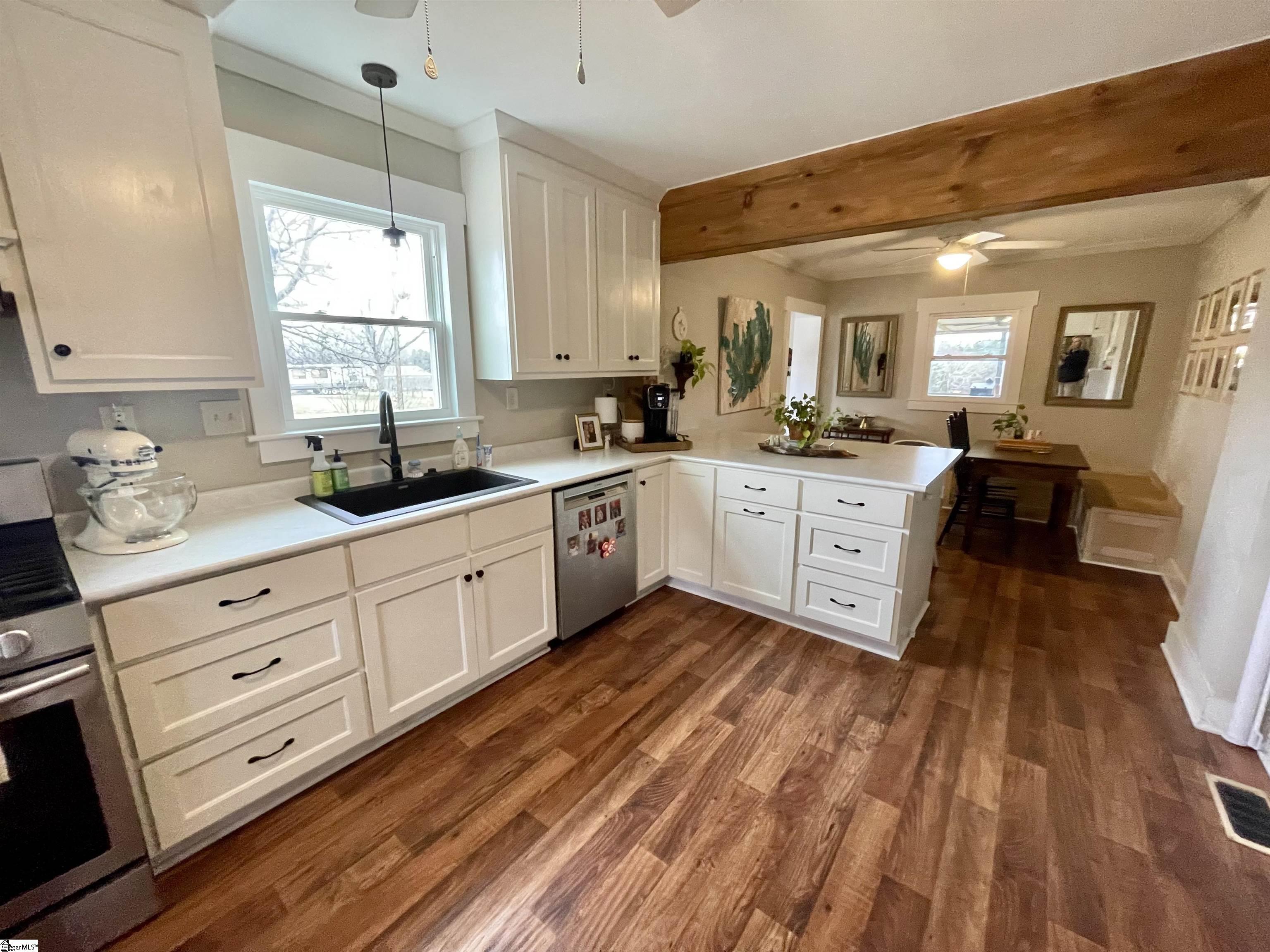 Clinton, South Carolina 29325, United States, 3 Bedrooms Bedrooms, ,3 BathroomsBathrooms,Residential,Contingent,6103