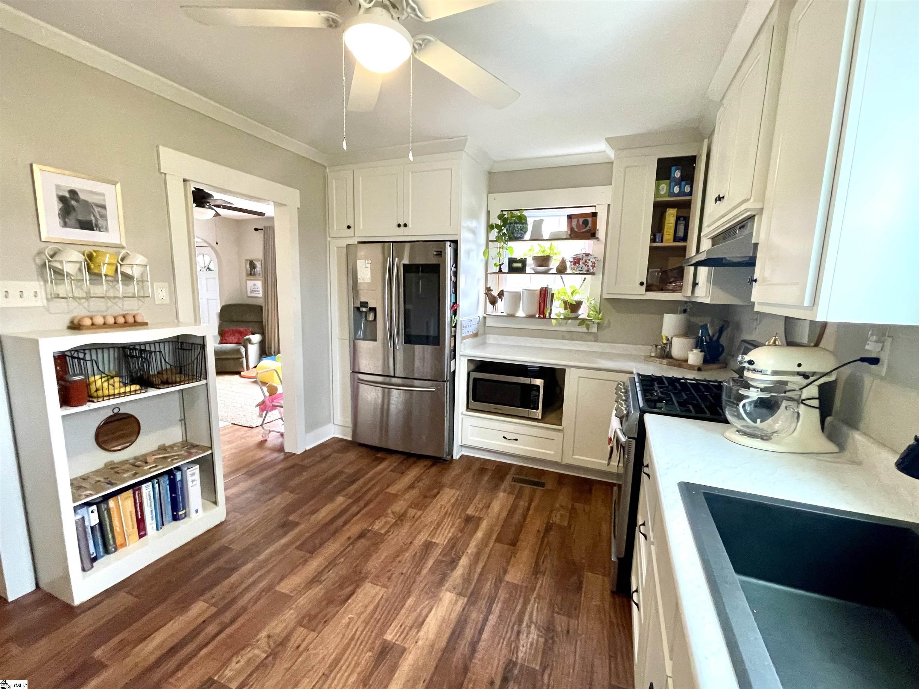 Clinton, South Carolina 29325, United States, 3 Bedrooms Bedrooms, ,3 BathroomsBathrooms,Residential,Contingent,6103