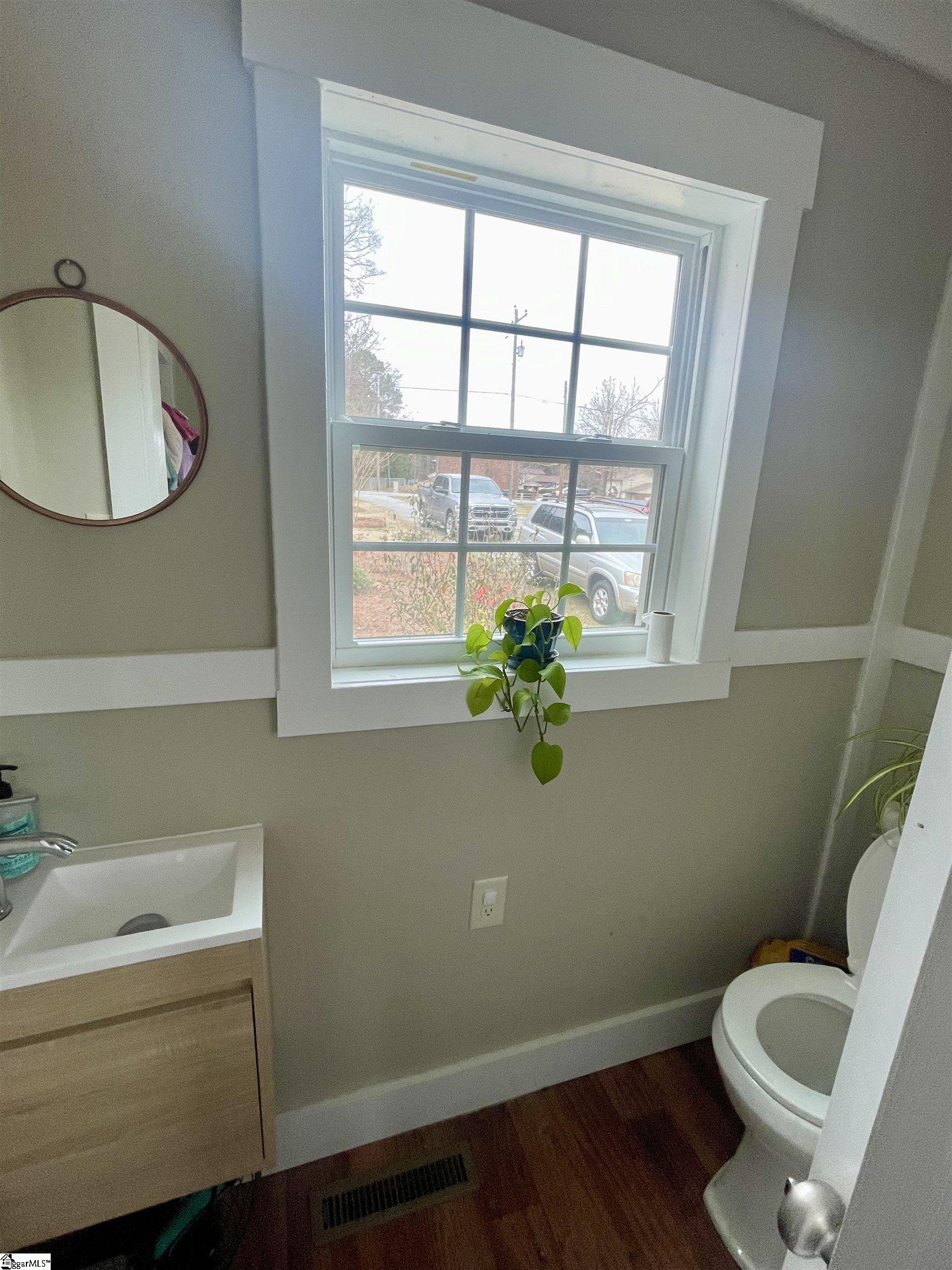 Clinton, South Carolina 29325, United States, 3 Bedrooms Bedrooms, ,3 BathroomsBathrooms,Residential,Contingent,6103