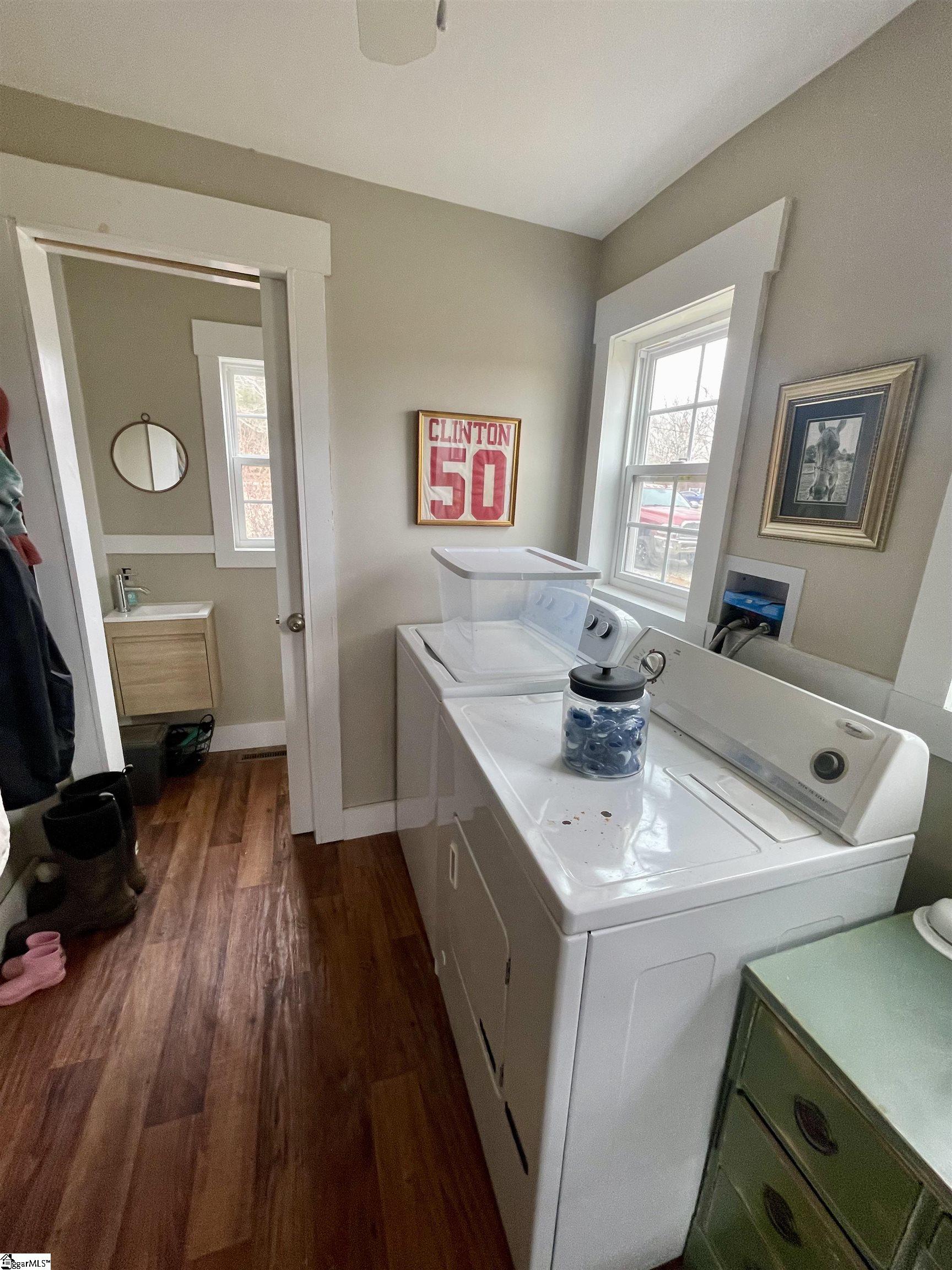 Clinton, South Carolina 29325, United States, 3 Bedrooms Bedrooms, ,3 BathroomsBathrooms,Residential,Contingent,6103