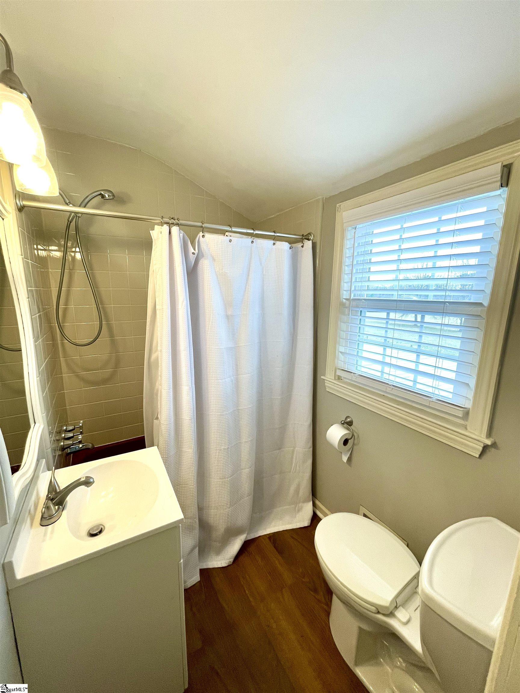 Clinton, South Carolina 29325, United States, 3 Bedrooms Bedrooms, ,3 BathroomsBathrooms,Residential,Contingent,6103