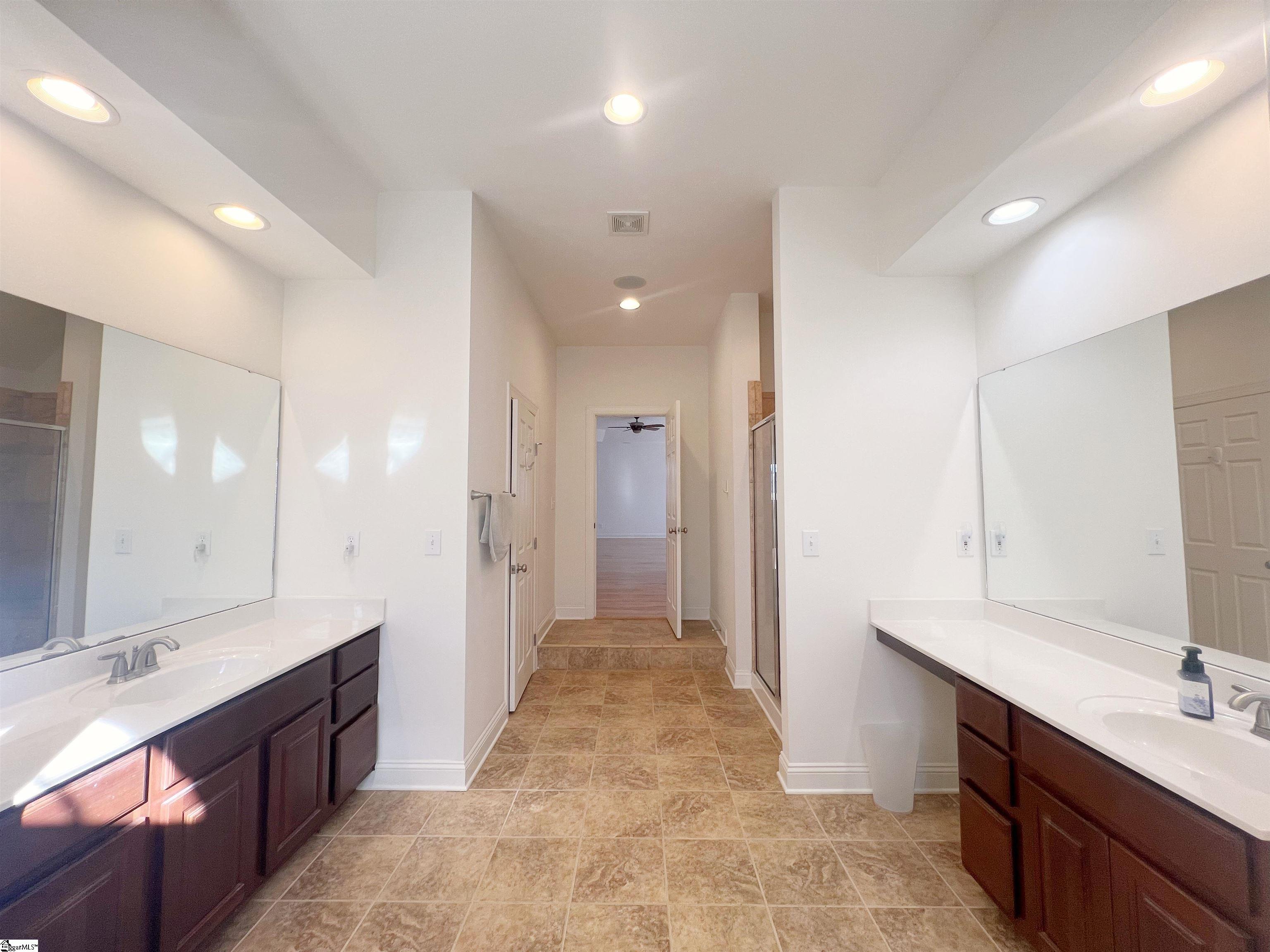 Fountain Inn, South Carolina 29644, United States, 5 Bedrooms Bedrooms, ,4 BathroomsBathrooms,Residential,Active,4715