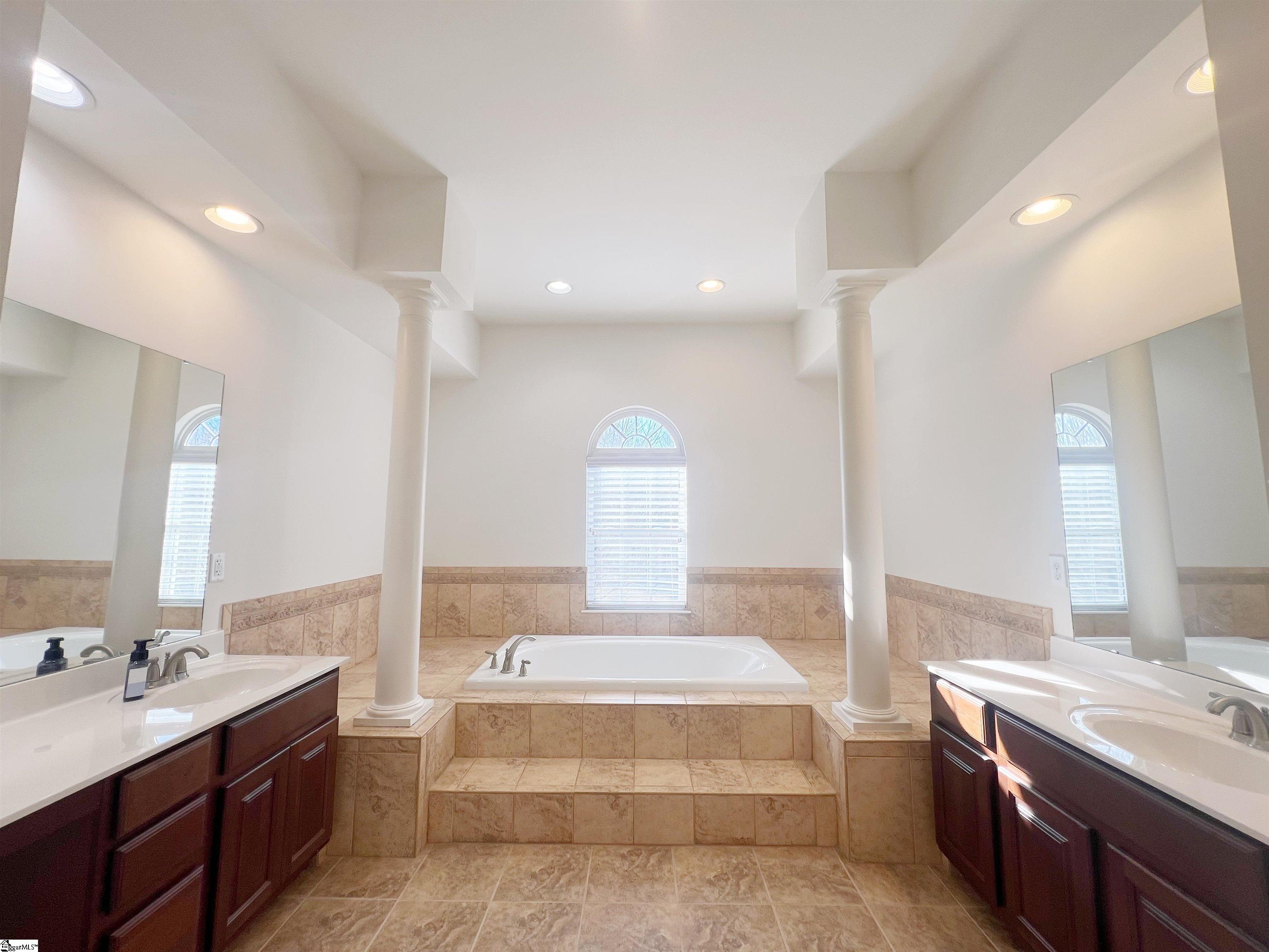 Fountain Inn, South Carolina 29644, United States, 5 Bedrooms Bedrooms, ,4 BathroomsBathrooms,Residential,Active,4715