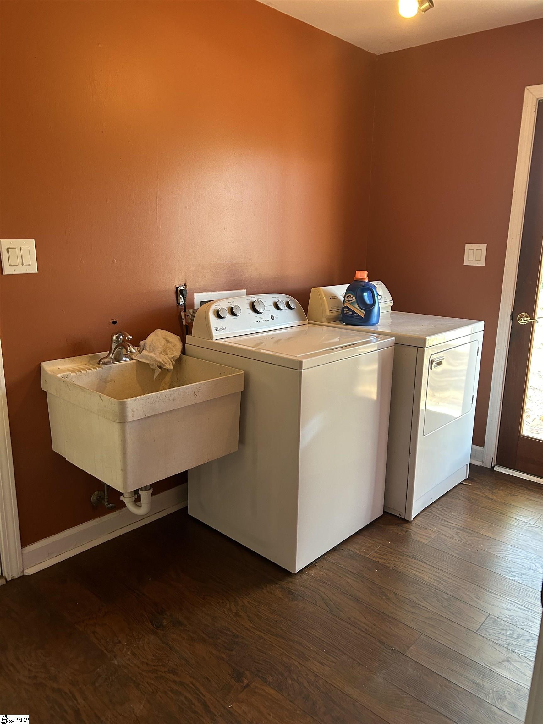 Taylors, South Carolina 29687, United States, 4 Bedrooms Bedrooms, ,3 BathroomsBathrooms,Residential,Contingent,33259